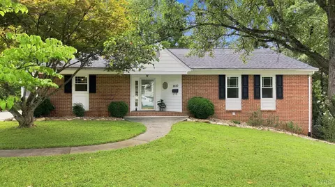 2420 Castle Pl, Lynchburg, VA 24503
