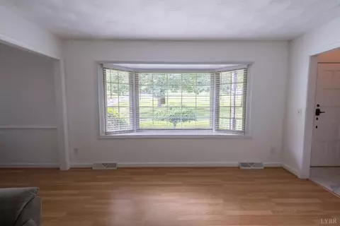 Living - 733 Spring St, Hurt, VA 24563 photo 5 of 8