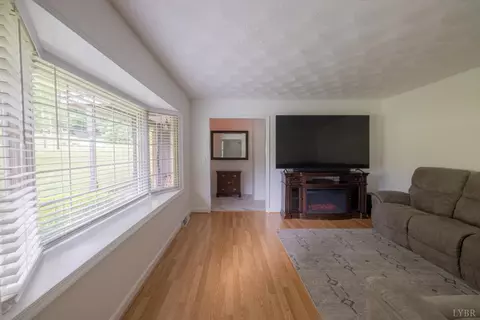 Living - 733 Spring St, Hurt, VA 24563 photo 3 of 8