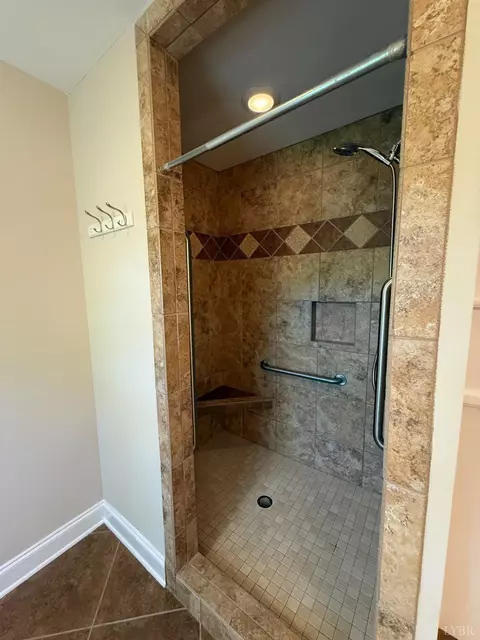 Bath - 103 Melissa Dr, Goode, VA 24556 photo 6 of 7