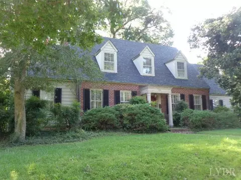 809 First Ave, Farmville, VA 23901