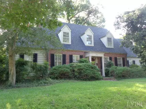 809 First Ave, Farmville, VA 23901