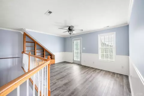 Living - 1839 Goode Rd, Goode, VA 24556 photo 5 of 8