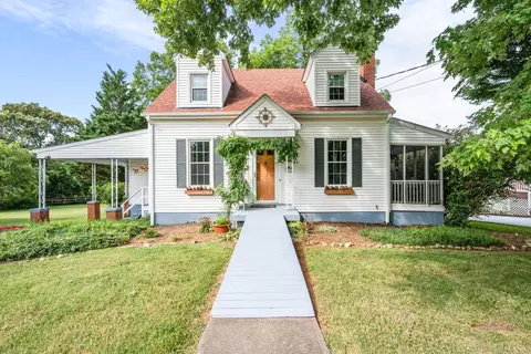 1231 Oakwood St, Bedford, VA 24523