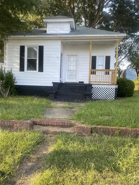 170 Charlotte Ave, Colonial Heights, VA 23834