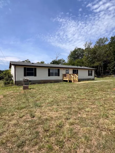 142 Farmdale Dr, Madison Heights, VA 24572