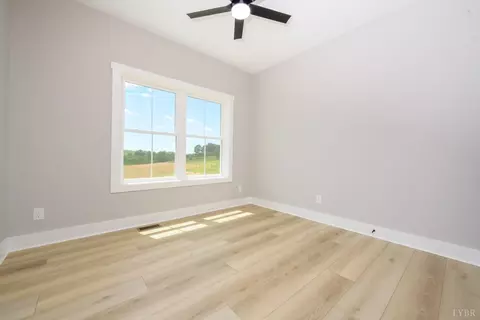 Bedroom - 2249 Lipscomb Rd, Moneta, VA 24121 photo 5 of 6