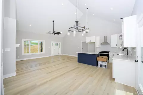 Living - 2249 Lipscomb Rd, Moneta, VA 24121 photo 4 of 6