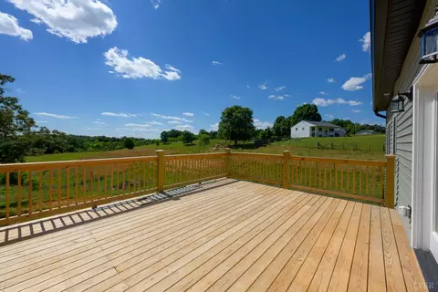 Exterior - 2249 Lipscomb Rd, Moneta, VA 24121 photo 16 of 24