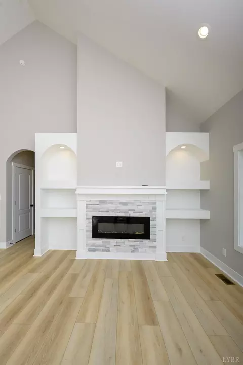 Living - 2249 Lipscomb Rd, Moneta, VA 24121 photo 2 of 6