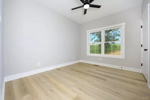Bedroom - 2249 Lipscomb Rd, Moneta, VA 24121 photo 3 of 6