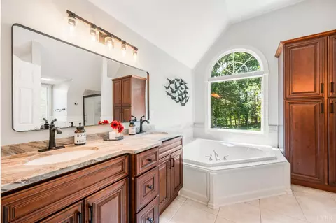 Bath - 1095 Irvine Dr, Forest, VA 24551 photo 2 of 9