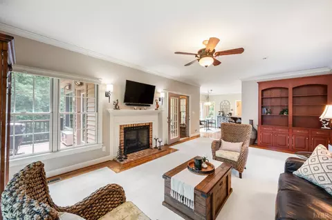 Living - 1095 Irvine Dr, Forest, VA 24551 photo 2 of 3