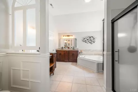 Bath - 1095 Irvine Dr, Forest, VA 24551 photo 6 of 9