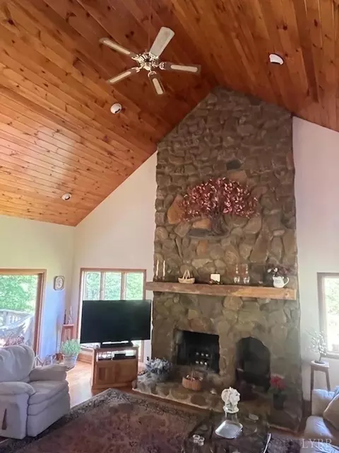 Living - 3460 Roaring Run Rd, Goode, VA 24556 photo 2 of 4