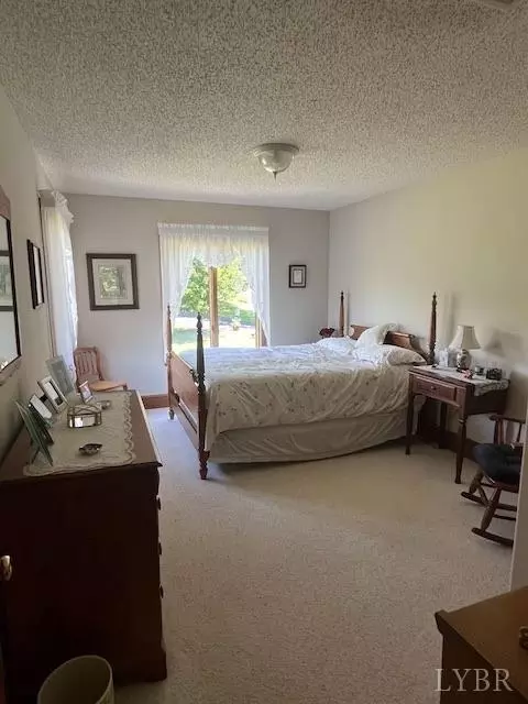Bedroom - 3460 Roaring Run Rd, Goode, VA 24556 photo 6 of 9