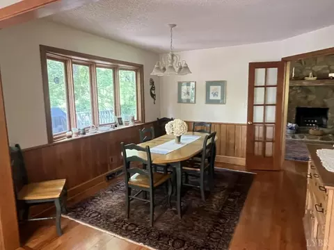 Dining - 3460 Roaring Run Rd, Goode, VA 24556 photo 3 of 3
