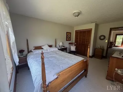 Bedroom - 3460 Roaring Run Rd, Goode, VA 24556 photo 7 of 9