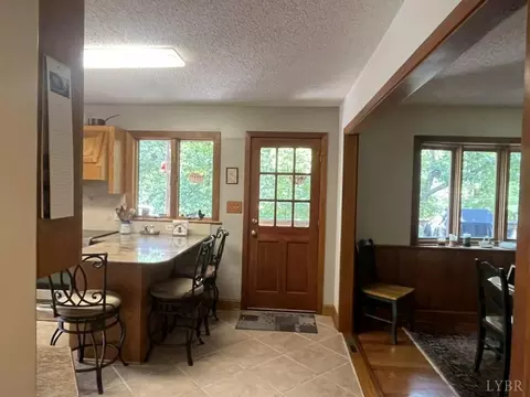 Entry Way - 3460 Roaring Run Rd, Goode, VA 24556 photo 2 of 3