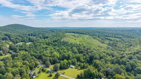 View/Area - 1365 Pinecrest Ln, Lynchburg, VA 24504 photo 6 of 7