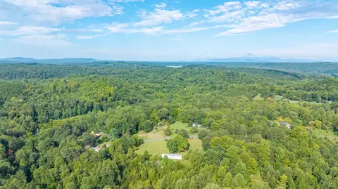 View/Area - 1365 Pinecrest Ln, Lynchburg, VA 24504 photo 3 of 7