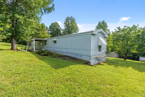 Exterior - 1365 Pinecrest Ln, Lynchburg, VA 24504 photo 7 of 8