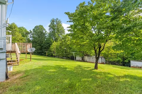 Exterior - 1365 Pinecrest Ln, Lynchburg, VA 24504 photo 6 of 8