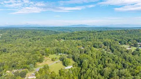 View/Area - 1365 Pinecrest Ln, Lynchburg, VA 24504 photo 4 of 7