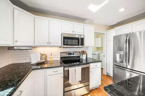 Kitchen - 1153 Shadow Peak Rd, Forest, VA 24551 photo 4 of 7