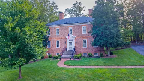 4704 John Scott Dr, Lynchburg, VA 24503