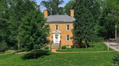 4704 John Scott Dr, Lynchburg, VA 24503