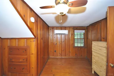 Bedroom - 17817 Leesville Rd, Evington, VA 24550 photo 8 of 10