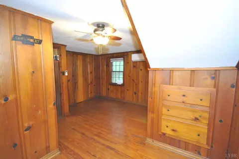 Bedroom - 17817 Leesville Rd, Evington, VA 24550 photo 6 of 10