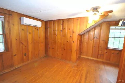 Bedroom - 17817 Leesville Rd, Evington, VA 24550 photo 3 of 10