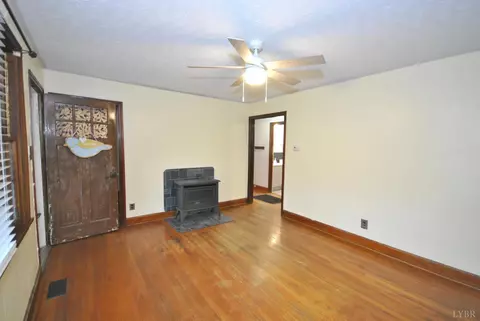 Living - 17817 Leesville Rd, Evington, VA 24550 photo 4 of 7