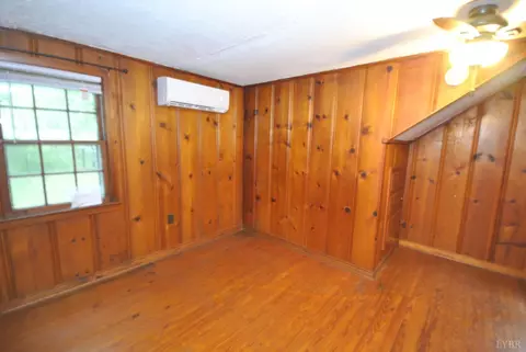 Bedroom - 17817 Leesville Rd, Evington, VA 24550 photo 4 of 10