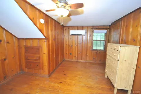 Bedroom - 17817 Leesville Rd, Evington, VA 24550 photo 9 of 10