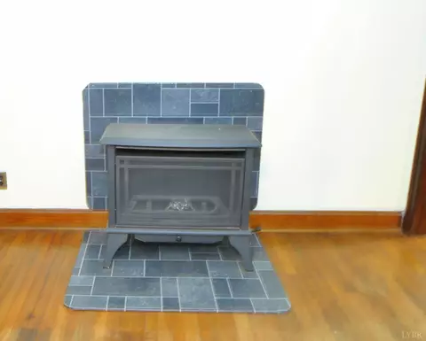 Living - 17817 Leesville Rd, Evington, VA 24550 photo 6 of 7
