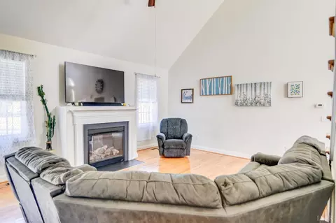 Living - 29 Arrington Dr, Evington, VA 24550 photo 3 of 3