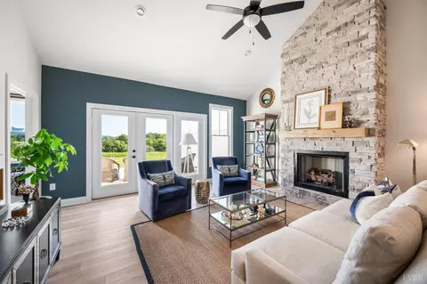 Living - 1184 Grandset Dr, Forest, VA 24551 photo 2 of 5