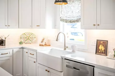 Kitchen - 1184 Grandset Dr, Forest, VA 24551 photo 7 of 11