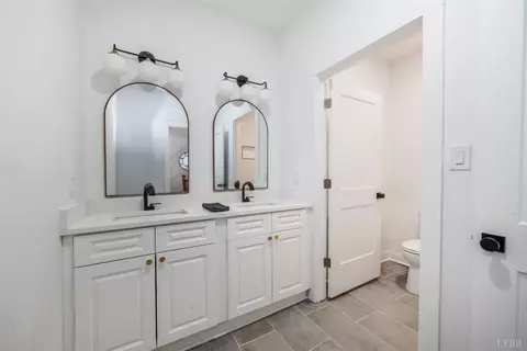 Bath - 1343 Smartview Ln, Forest, VA 24551 photo 10 of 12