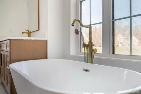 Bath - 1343 Smartview Ln, Forest, VA 24551 photo 3 of 12