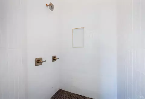Bath - 1343 Smartview Ln, Forest, VA 24551 photo 5 of 12