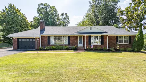 348 N Main St, Amherst, VA 24521