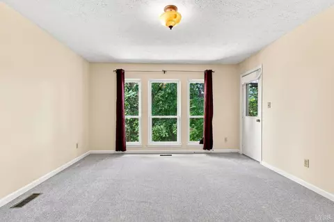 Living - 411 Oak Point Rd, Forest, VA 24551 photo 7 of 11