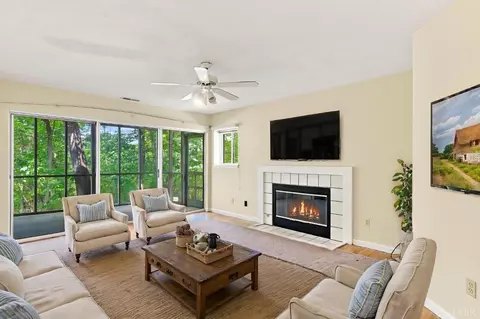 Living - 411 Oak Point Rd, Forest, VA 24551 photo 9 of 11