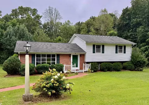 345 Charles Dr, Appomattox, VA 24522