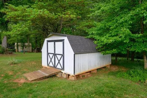 Exterior - 2577 Town Fork Rd, Evington, VA 24550 photo 9 of 19