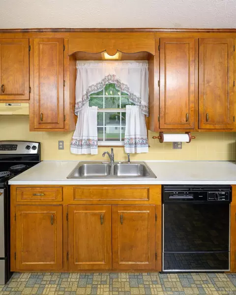 Kitchen - 2577 Town Fork Rd, Evington, VA 24550 photo 4 of 4